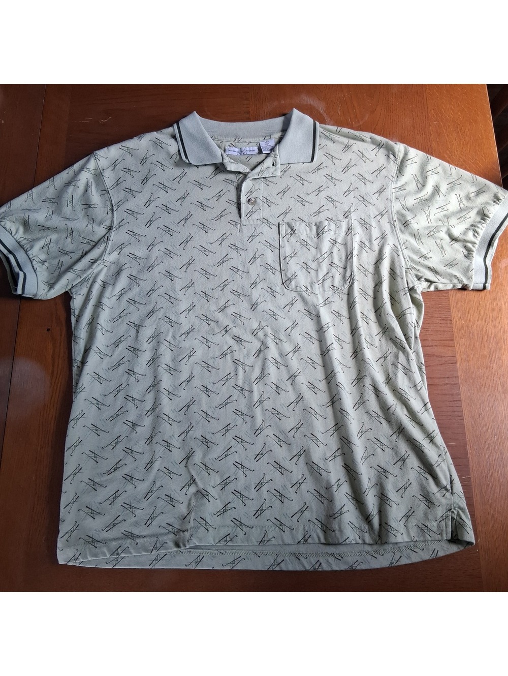 Golf patterned short sleeve polo shirt